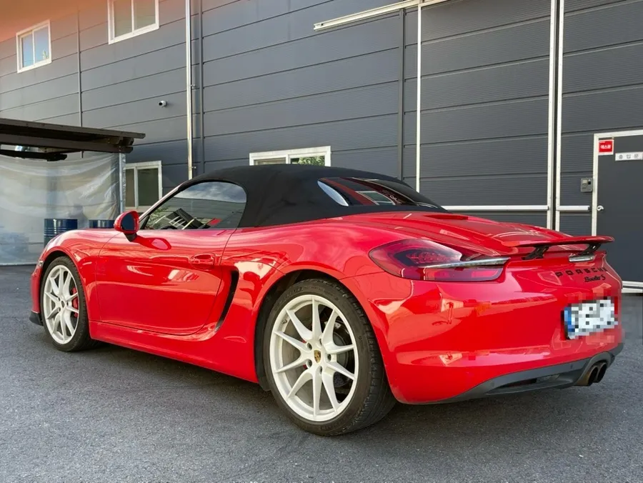 Porsche Boxster wheel repair - Porsche Boxster Wheel Repair & Painting Review — Flawless Finish photo 6