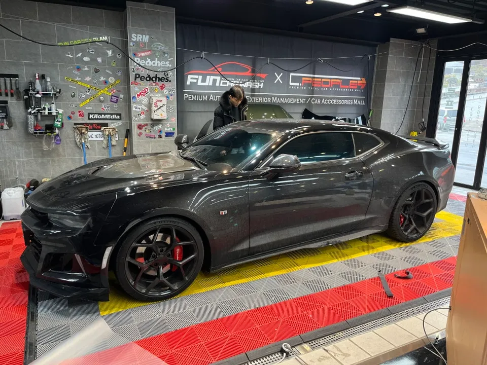 Chevrolet Camaro interior customization installation result