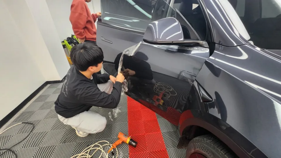 Tesla Model Y PPF施工事例｜費用目安・仕上がり 施工写真 3-1