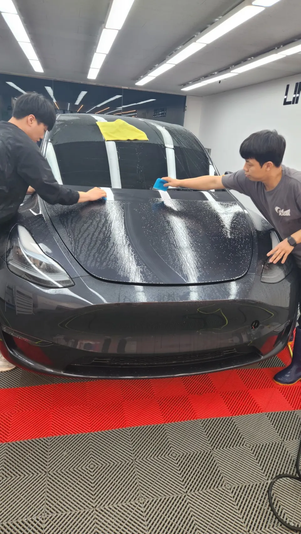 Tesla Model Y PPF施工事例｜費用目安・仕上がり 施工写真 2-3