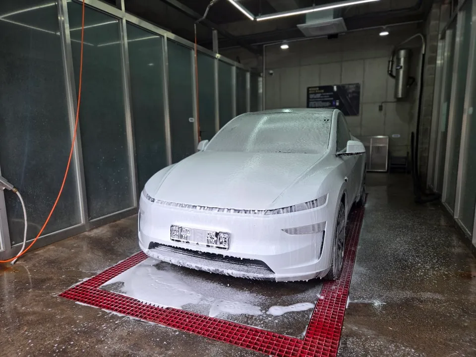 Tesla Model Y PPF施工事例｜費用目安と仕上がり 施工写真 3-1