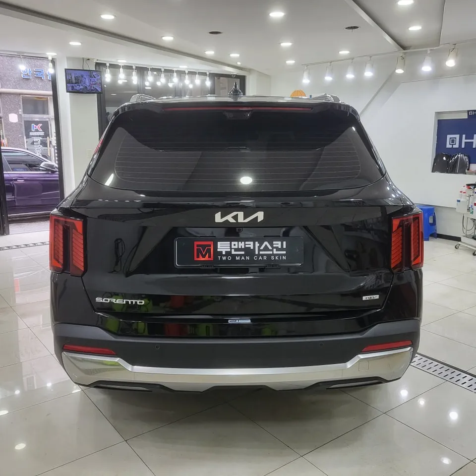 Kia Sorento MQ4のカーラッピング事例|費用目安・仕上がり 施工写真 1-2
