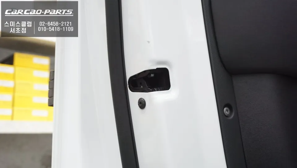 Land Rover Defender oem options - Land Rover Defender Ghost Door Review — Luxury Automatic Door Upg photo 4
