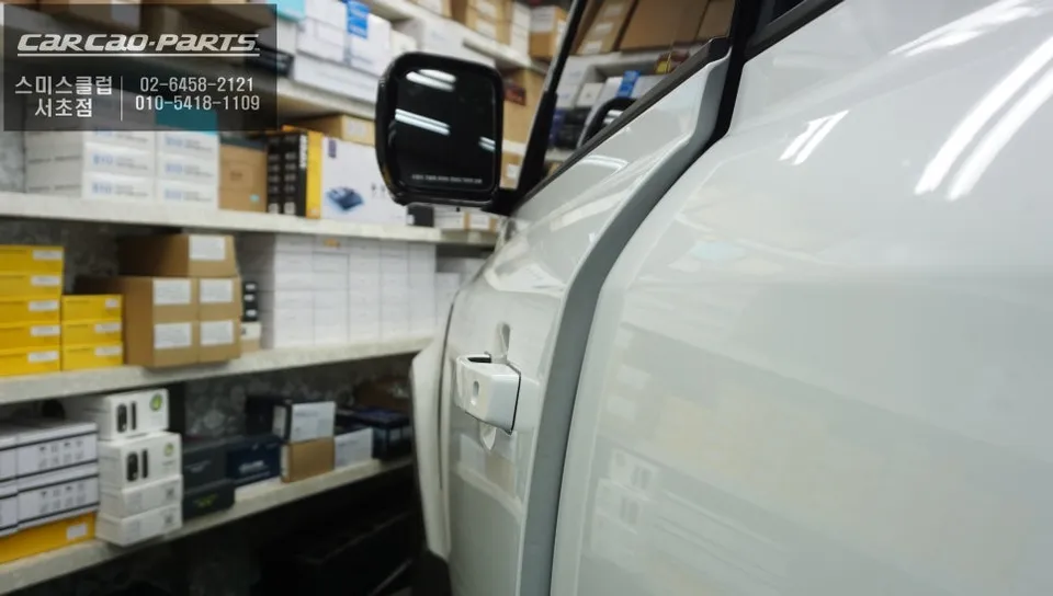 Land Rover Defender oem options - Land Rover Defender Ghost Door Review — Luxury Automatic Door Upg photo 6