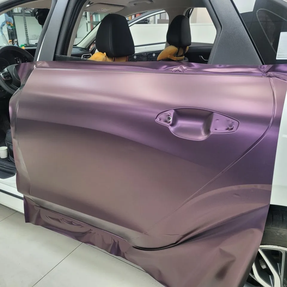Kia K5 DL3のカーラッピング事例|マットマジックパープル 施工写真 3-1