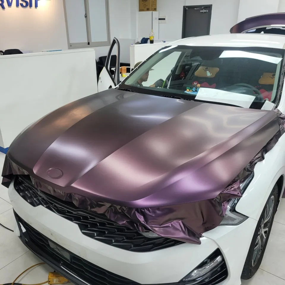 Kia K5 DL3のカーラッピング事例|マットマジックパープル 施工写真 3-2