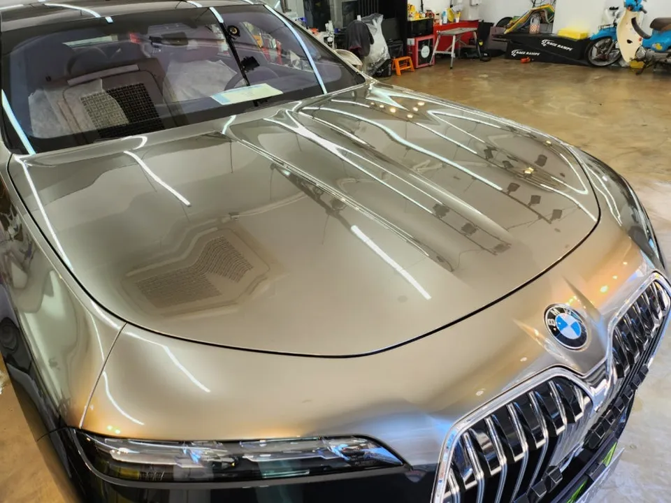 BMW 7 Seriesのカーラッピング事例|デュオトンで個性を演出 施工写真 1-2