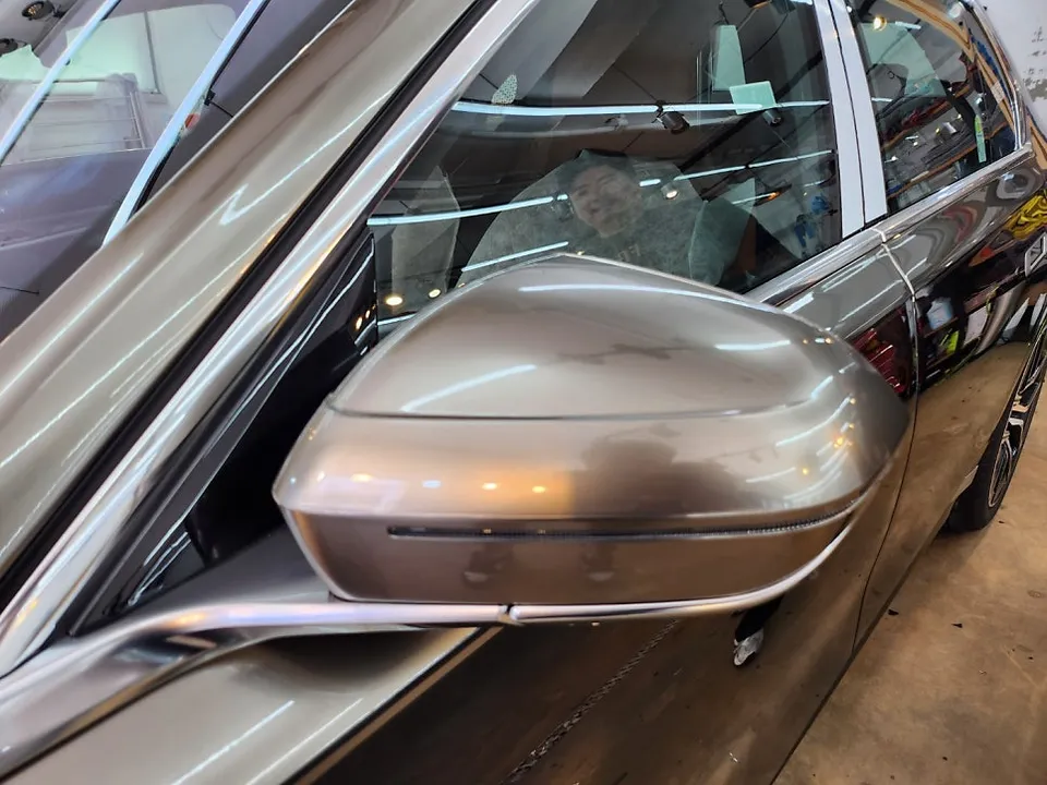 BMW 7 Seriesのカーラッピング事例|デュオトンで個性を演出 施工写真 3-3