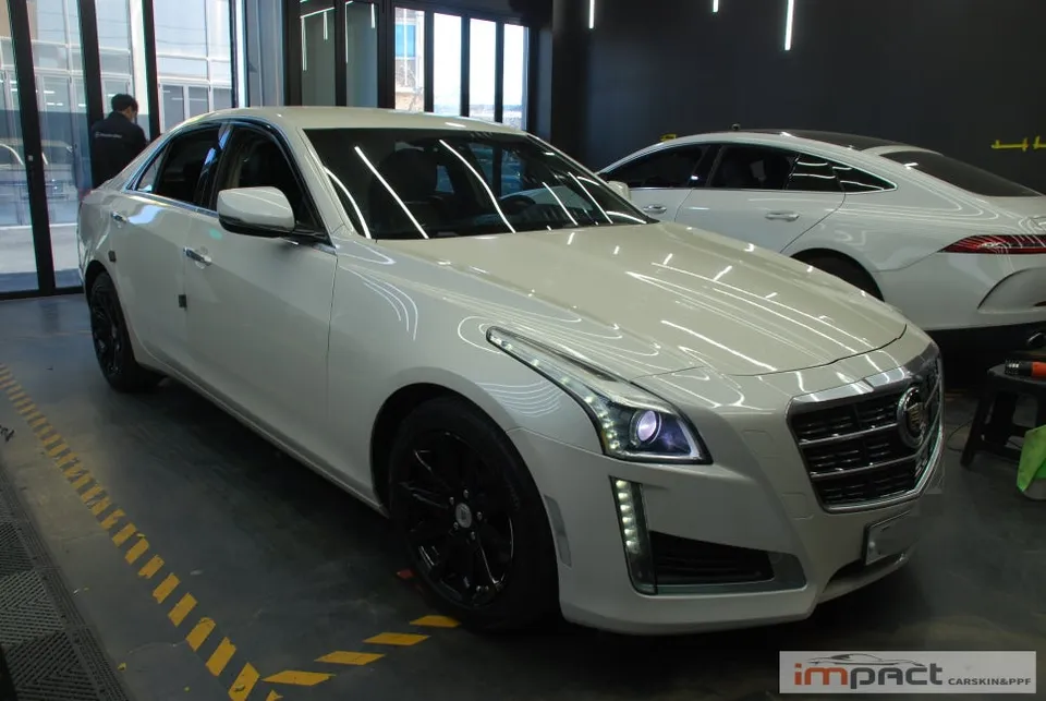 Cadillac CTSのカーラッピング事例|費用目安・仕上がり 施工写真 2-1