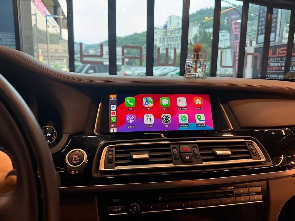 BMW 7 SeriesのAndroid Auto・CarPlay取付事例 施工写真 4-1