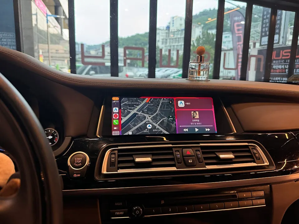BMW 7 SeriesのAndroid Auto・CarPlay取付事例 施工写真 1-2