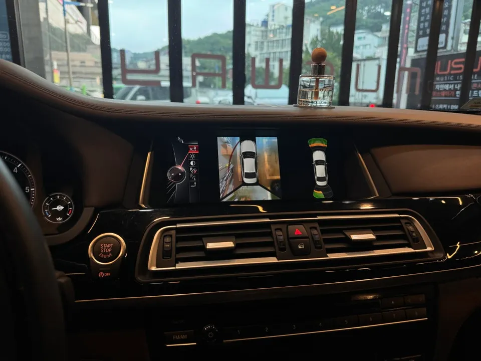 BMW 7 SeriesのAndroid Auto・CarPlay取付事例 施工写真 4-2