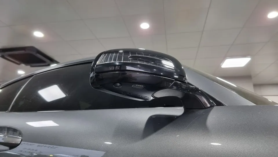 Mercedes-Benz AMG GTのAndroid Auto・CarPlay取付事例 施工写真 3-2