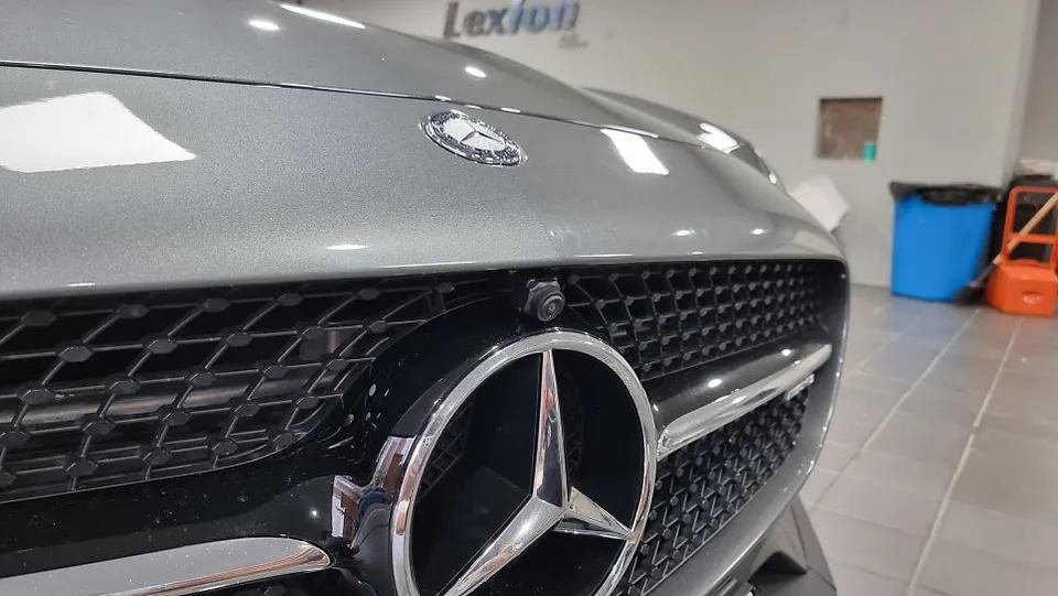 Mercedes-Benz AMG GTのAndroid Auto・CarPlay取付事例 施工写真 1-3