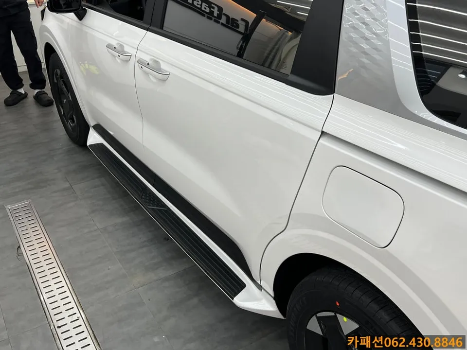 Kia Carnival KA4 body kit - Kia Carnival KA4 Body Kit Installation Review photo 4