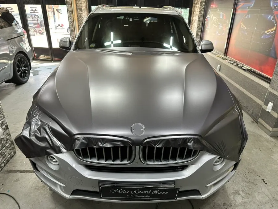 BMW X5 vinyl wrap - BMW X5 Vinyl Wrap Review: Satin Dark Grey Color Change photo 4