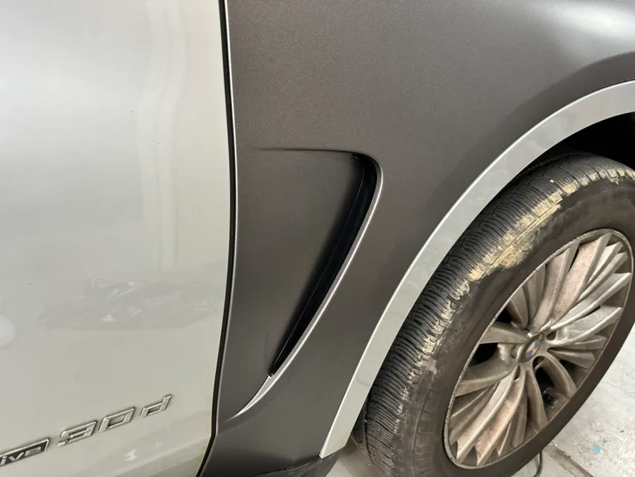 BMW X5のカーラッピング事例 施工写真 2-2