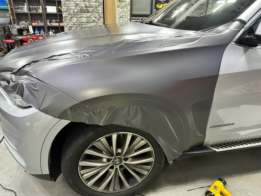 BMW X5のカーラッピング事例 施工写真 3-2