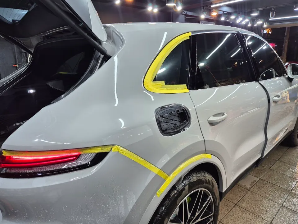 Porsche CayenneのPPF施工事例|費用目安・仕上がり 施工写真 3-1