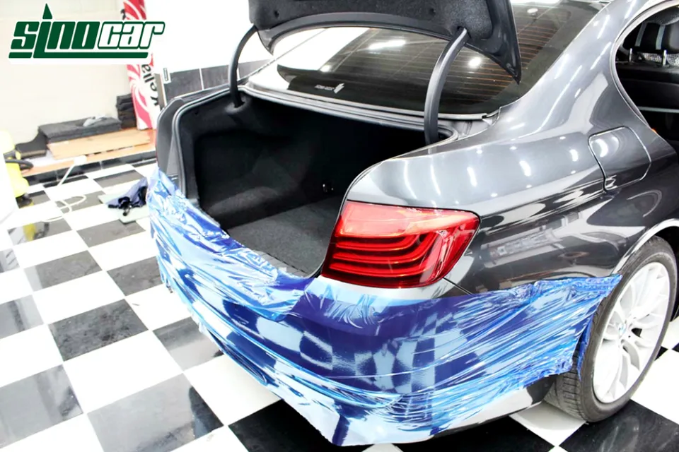 BMW 520dのドライブレコーダー取付事例 施工写真 3-1