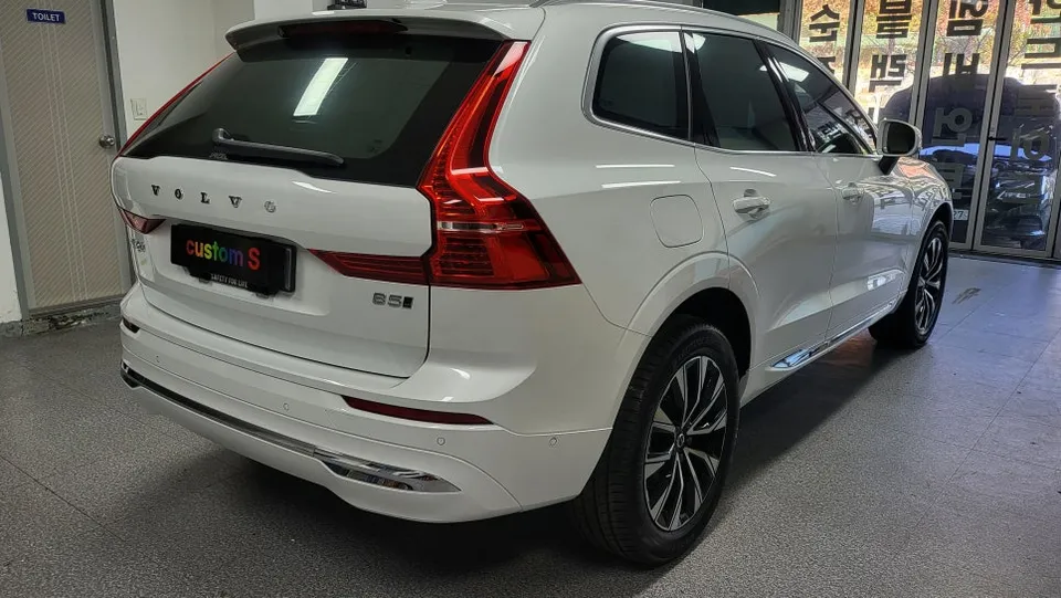 Volvo XC60のPPF施工事例|生活傷・バンパー角保護 施工写真 3-1