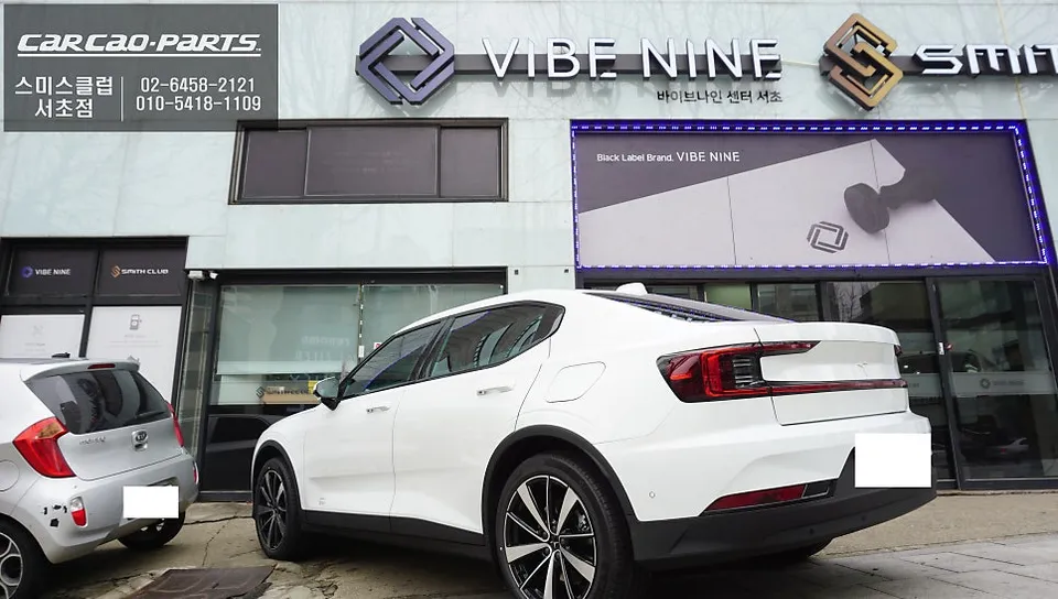 Volvo Polestar 2 ambient lighting - Volvo Polestar 2 Ambient Lighting Review — Enhanced Interior Mood photo 7
