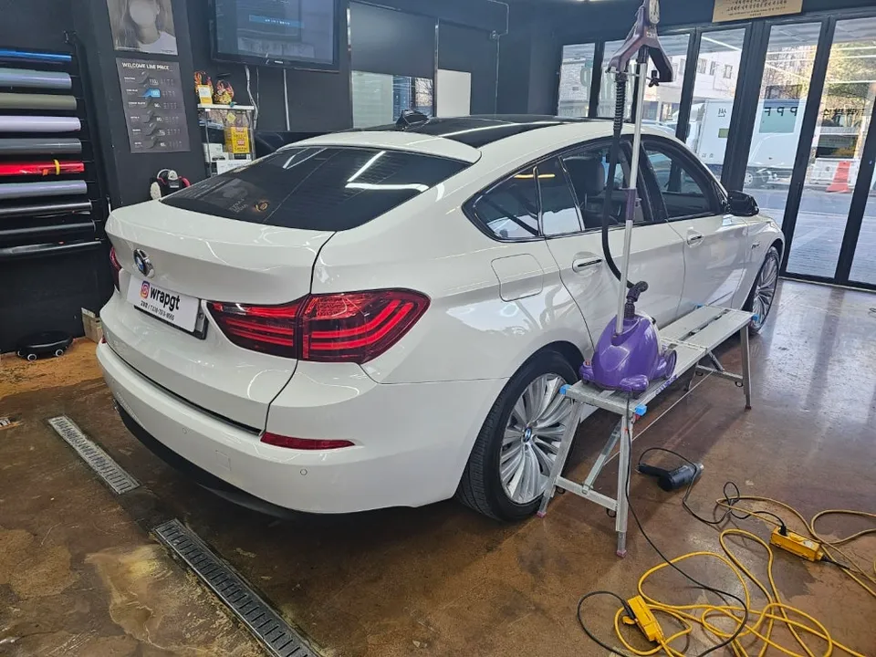 BMW 5 Series GT vinyl wrap - BMW 5 Series GT Vinyl Wrap Review: Cost & Results photo 5
