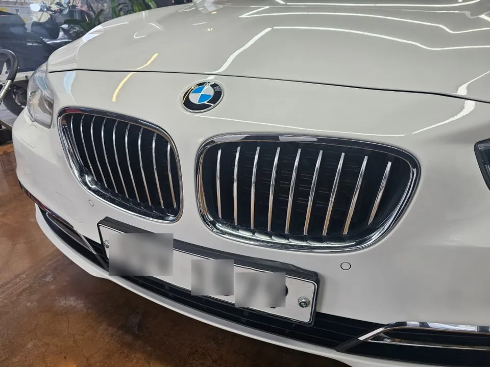BMW 5 Series GTのカーラッピング事例|費用目安・仕上がり 施工写真 3-2