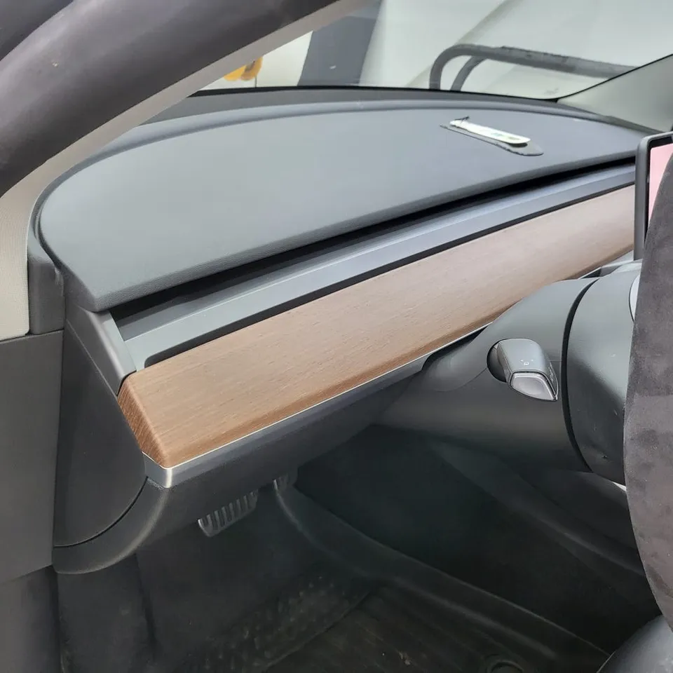 Tesla Model 3のカーラッピング事例:実例と費用目安 施工写真 2-2