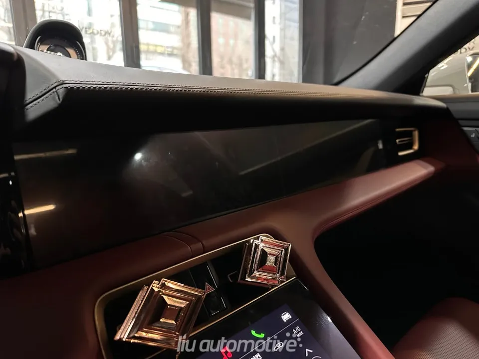 Porsche Taycan Ambient Lighting Review — Enhanced Brightness & Co photo 2