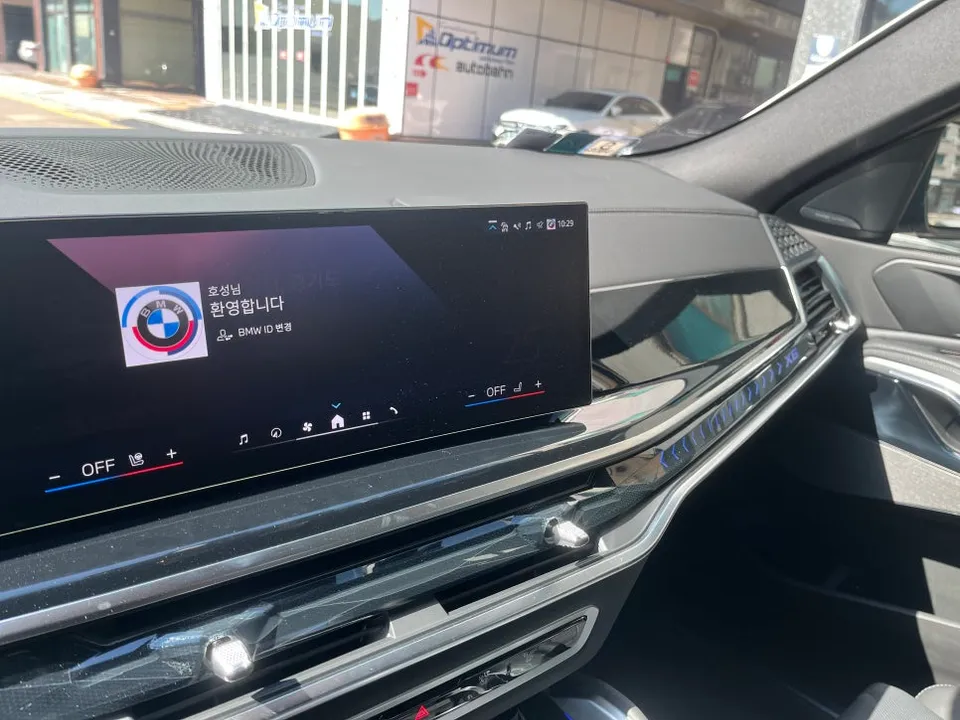 BMW X6のカーラッピング事例|リアルカーボン調の室内カスタム 施工写真 1-3