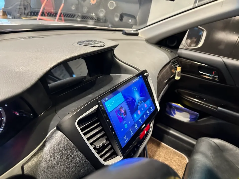 Honda AccordのAndroid Auto・CarPlay取付事例 施工写真 2-1