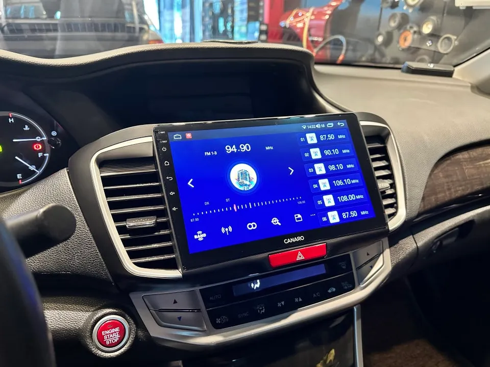 Honda AccordのAndroid Auto・CarPlay取付事例 施工写真 3-1