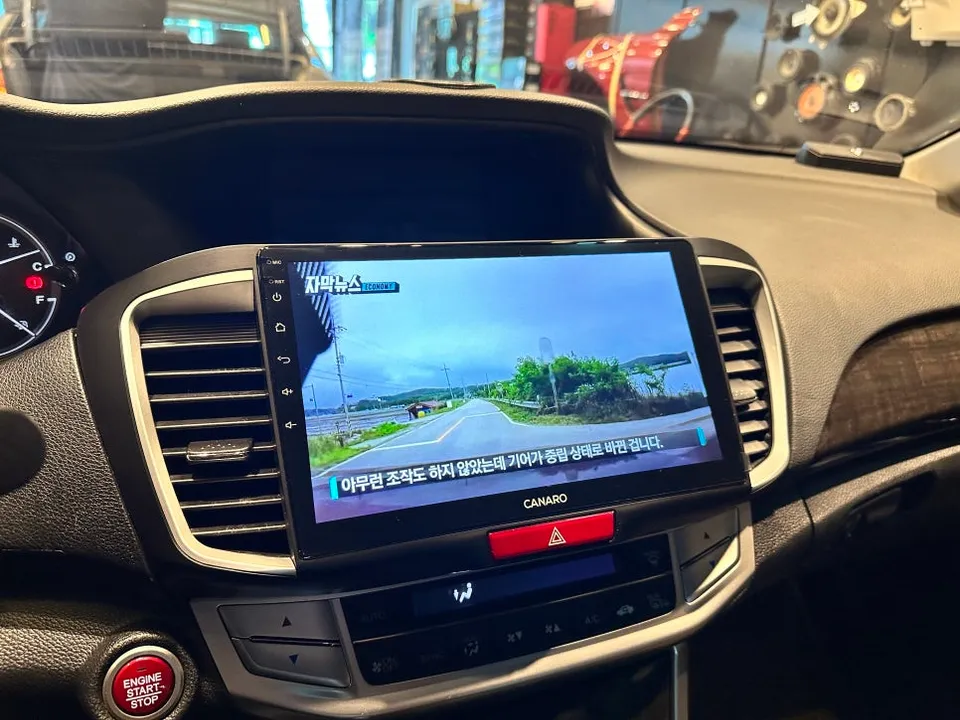 Honda AccordのAndroid Auto・CarPlay取付事例 施工写真 4-2