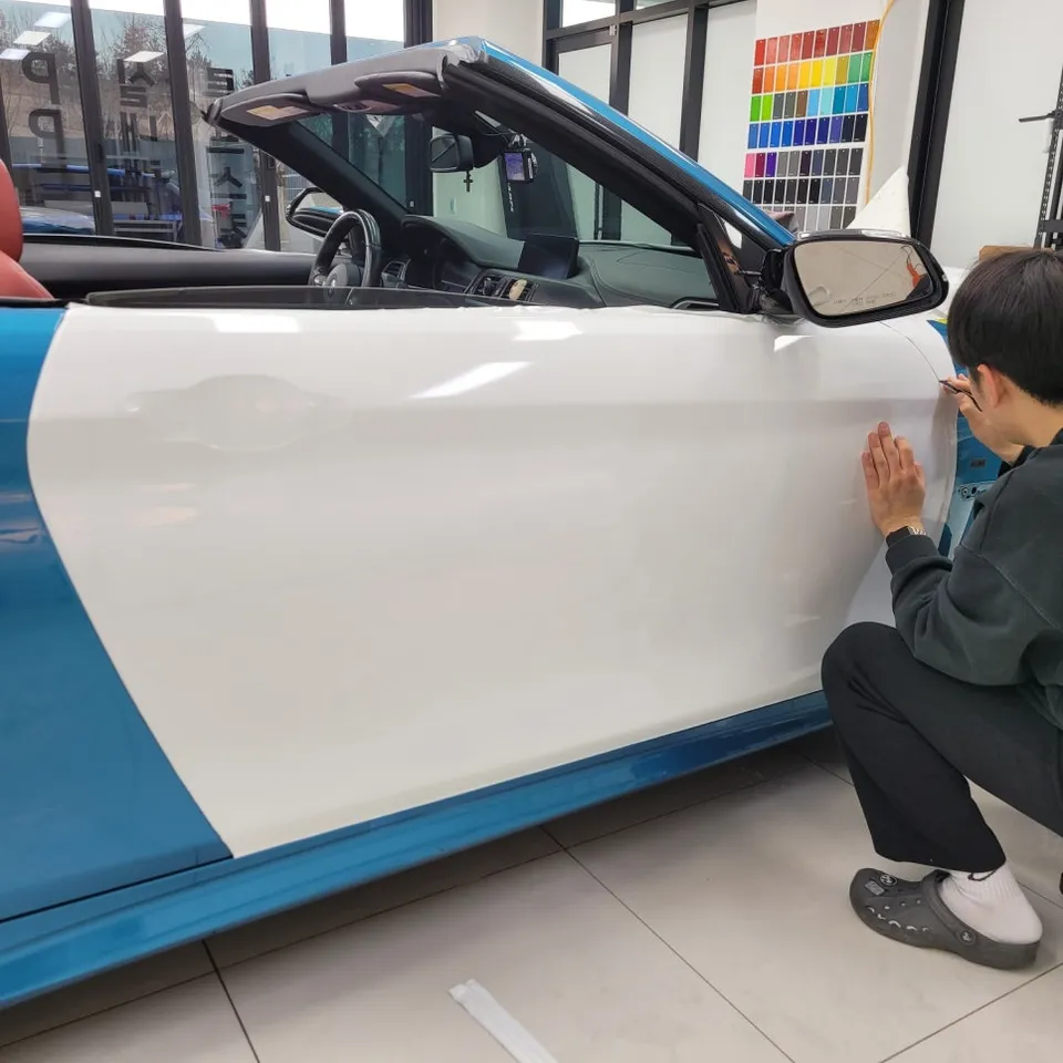 BMW 4 Seriesのカーラッピング事例|費用目安・仕上がり 施工写真 1-2