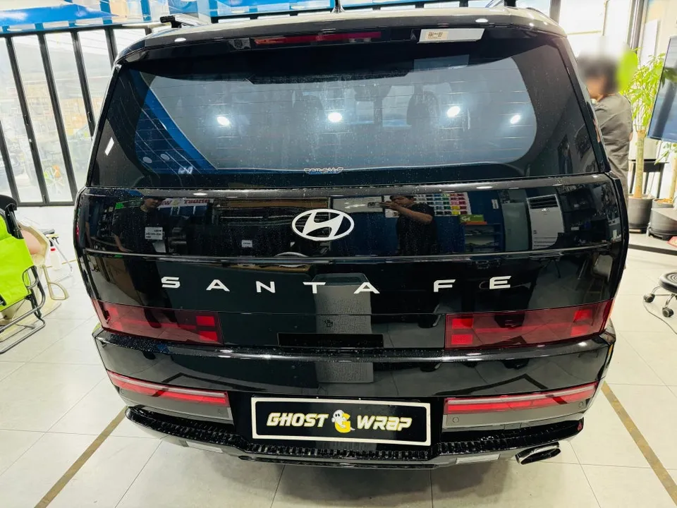 Hyundai Santa Feのカーラッピング事例|費用目安・仕上がり 施工写真 1-2