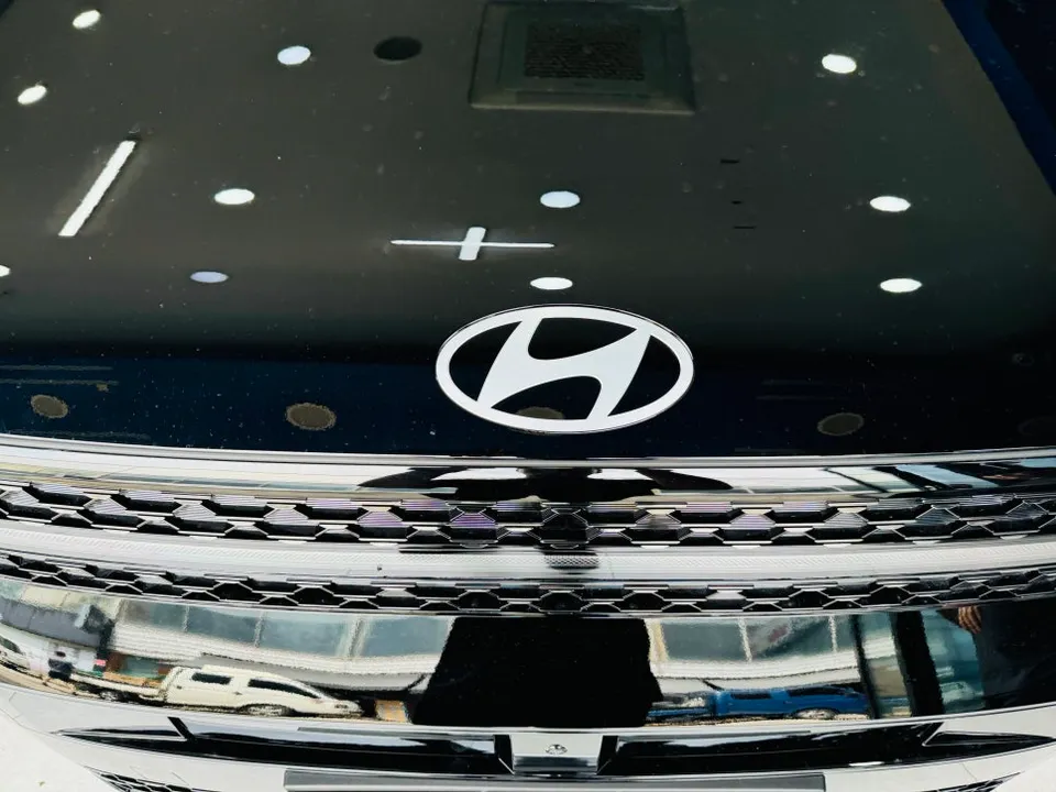 Hyundai Santa Feのカーラッピング事例|費用目安・仕上がり 施工写真 2-2