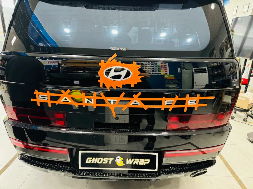 Hyundai Santa Feのカーラッピング事例|費用目安・仕上がり 施工写真 3-2