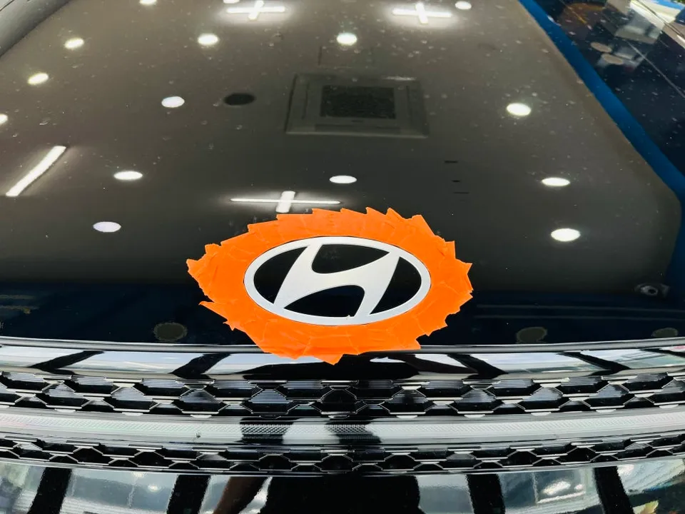 Hyundai Santa Feのカーラッピング事例|費用目安・仕上がり 施工写真 1-3