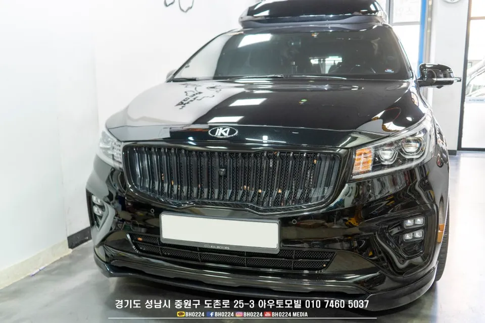Kia Carnival YPのドライブレコーダー取付事例 施工写真 2-2