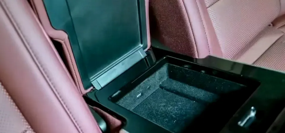 Mercedes-Benz G-Wagon seat ventilation - Mercedes-Benz G-Wagon Seat Ventilation & Heating Review photo 5