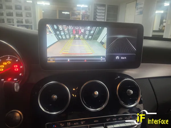 Mercedes-Benz C-Class W205のAndroid Auto・CarPlay取付事例 施工写真 1-2