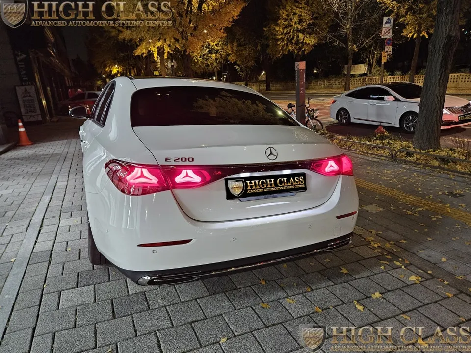 Mercedes-Benz E-Class W214 ambient lighting - Mercedes-Benz E-Class W214 Ambient Lighting Review photo 2