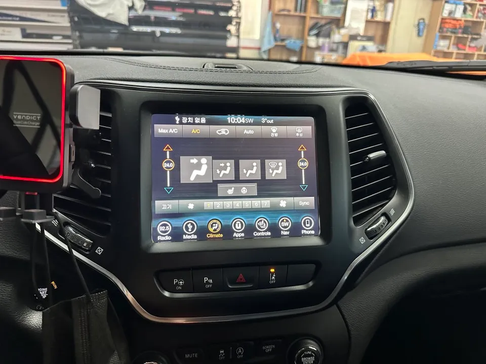 Jeep Cherokeeのドライブレコーダー取付事例 施工写真 2-1