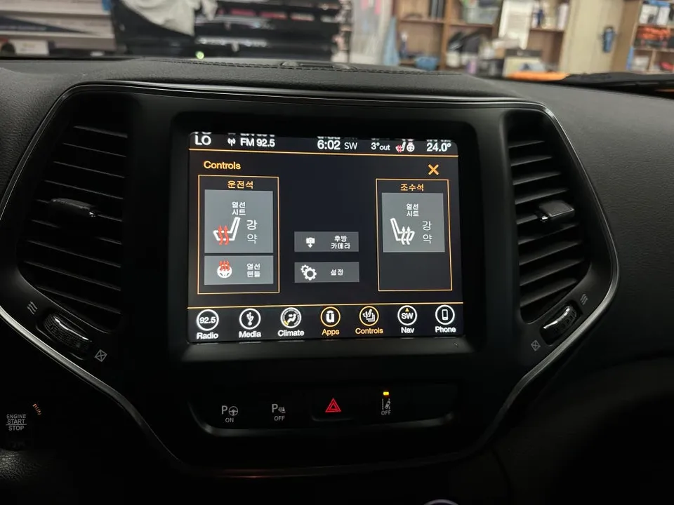 Jeep Cherokeeのドライブレコーダー取付事例 施工写真 3-2