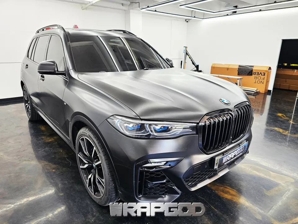 BMW X7のカーラッピング事例|費用目安・仕上がり 施工写真 2-1