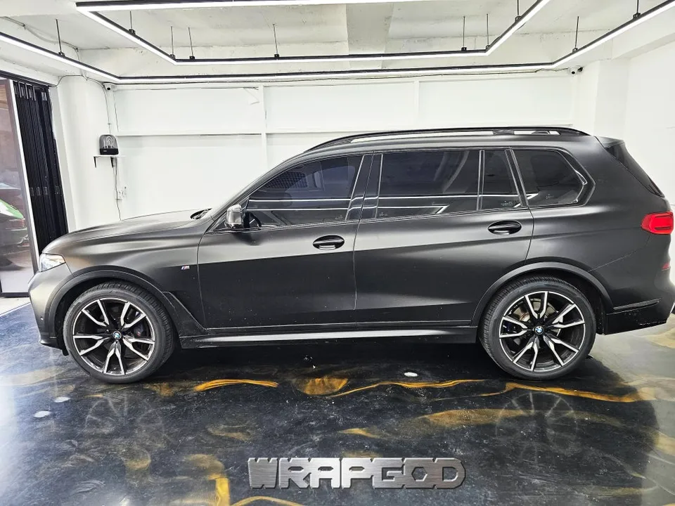 BMW X7のカーラッピング事例|費用目安・仕上がり 施工写真 3-1