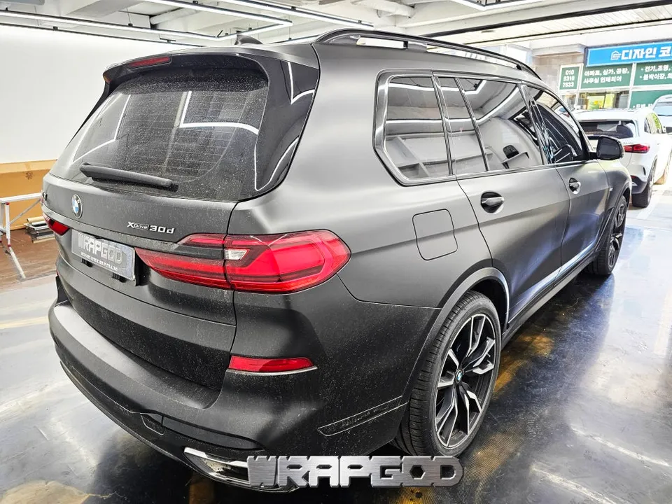 BMW X7のカーラッピング事例|費用目安・仕上がり 施工写真 4-1