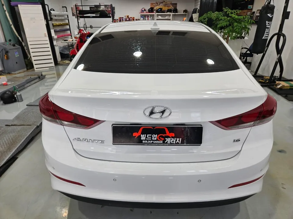 Hyundai Elantra ADのカーフィルム施工事例|費用目安・仕上がり 施工写真 1-2