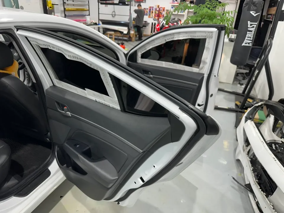 Hyundai Elantra ADのカーフィルム施工事例|費用目安・仕上がり 施工写真 1-3